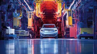 Ford plant weitere Stellen in Europa abzubauen. Im Bild: Der elektrisch angetriebene Ford Explorer. (Bild: Ford)