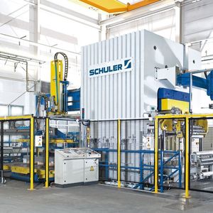 Eine 15.000 t starke Presse mit Multizylindertechnik hat das japanische Unternehmen Hisaka bei Schuler in Auftrag gegeben.