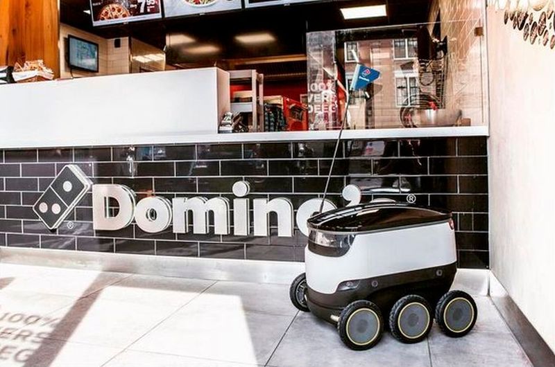 Pizzabotendämmerung: Pizza von Domoni's wird künftig von einem fahrenden Roboter ausgeliefert - zumindest versuchsweise.  (Bild: Starship)