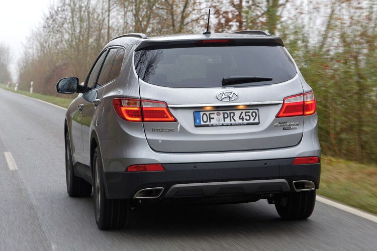 Gebaut für US-amerikanische Highways. Auf deutschen Straßen wird es eng, von Parkhäusern nicht zu sprechen. (Foto: Hyundai)