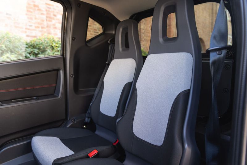 Die Sitze im Nissan-Nanocar sind in der L7e-Variante verstellbar. (Bild: MarioRoman Pictures)