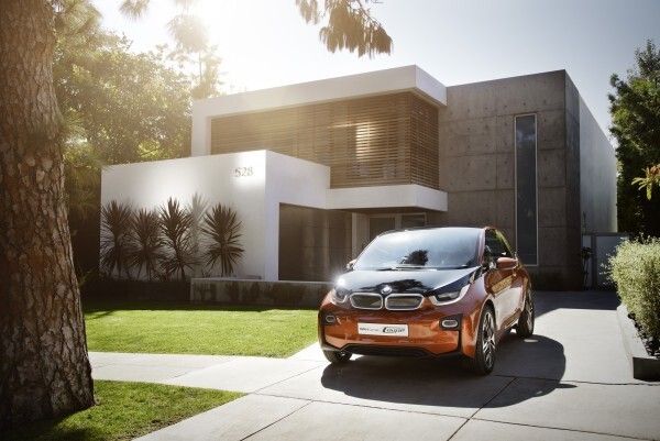Das BMW i3 Concept Coupé ist das erste vollständig vernetzte Elektrofahrzeug der Welt (BMW Group)