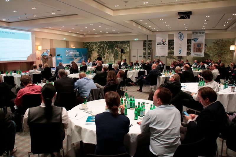 Einen launigen Abschluss des ersten Summit-Tages bot der augenzwinkernde Vortrag von 