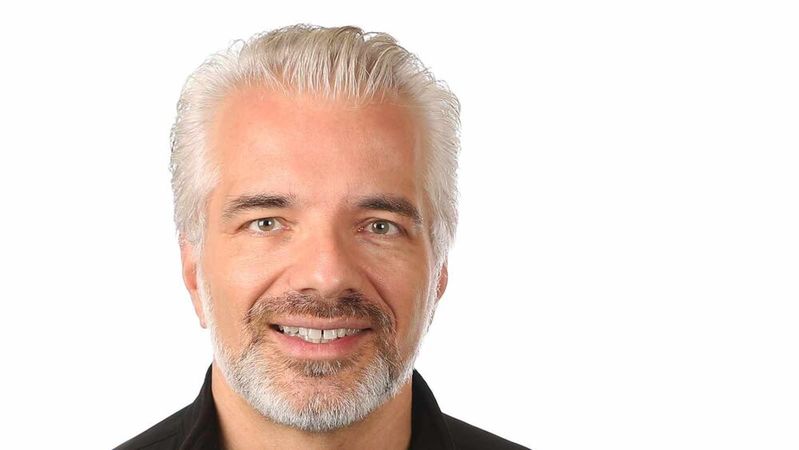 Holger Mueller, Vice President & Principal Analyst bei Constellation Research, definiert in seinem Report, was als KI-Komponente gelten kann und darf.(Bild:  Constellation Research)