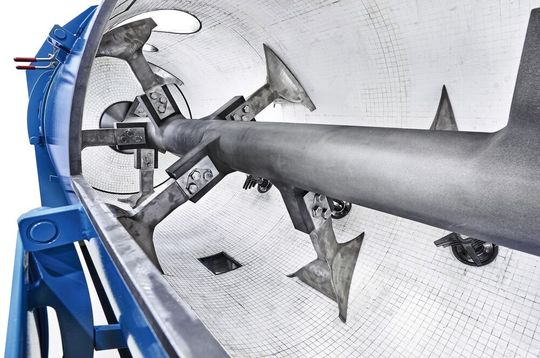 Nach der Aufbereitung von Rohstoffen für Batteriemassen stellt Lödige Maschinenbau nun auch prozesstechnische Lösungen für das andere Ende der Produktionskette von Lithiumakkumulatoren vor.(Bild:  Gebrüder Lödige Maschinenbau GmbH)