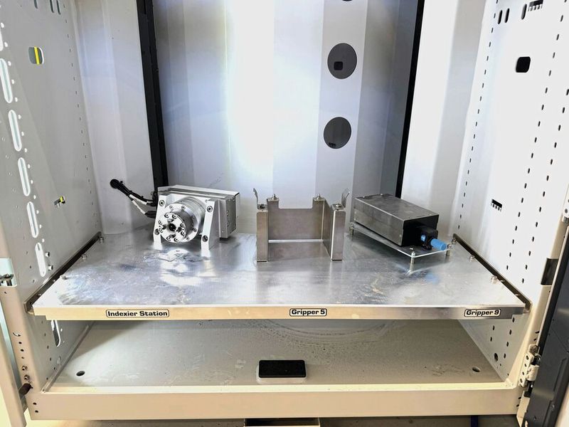 Erowa Robot Compact 80 (ERC80): The modular robot is a central component of the automated wire erosion cell at BKV Braun and stores all clamping tools — including connections to the measuring machine, job management, and chip reading. (Source: Sodick)