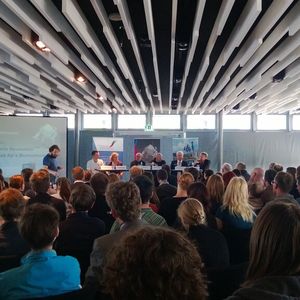 Podiumsdiskussion auf der FabCon 3.D mit dem Thema: "3D-Druck – Industrielle Revolution oder Spaß fürs Wohnzimmer?"