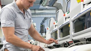 Von der Entwicklung der Soft- und Hardware bis zur Fertigung: Nahezu die gesamte Elektronik kommt bei Vaillant aus eigenem Haus. (Bild: Vaillant)