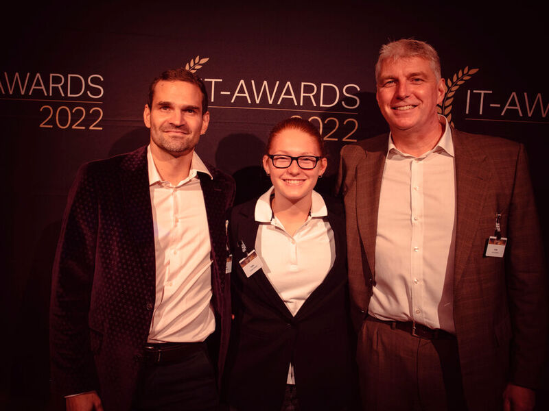 Gleich drei Mal Fujitsu: Alexander Schädle (links), Jens Lambrecht und dessen Tochter Claudia. (Bild: krassevideos.de / VIT)