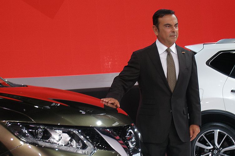 Nissan-Chef Carlos Ghosn ließ ich in Frankfurt die Premieren-Präsentation nicht nehmen. (Foto: Grimm)