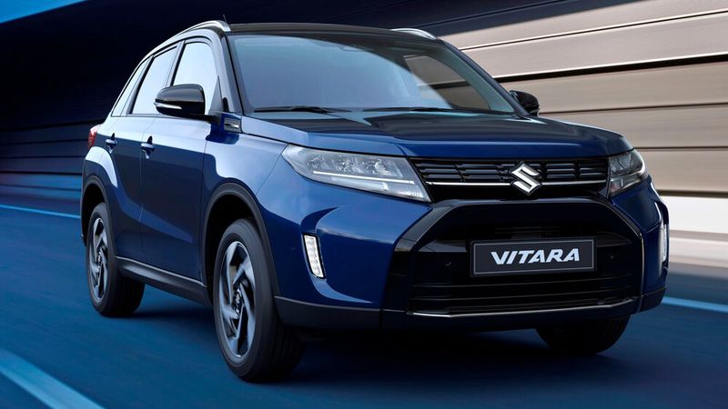 Suzuki hat den Vitara erneuert. Zu den neuen Details gehört ein Rahmen in Hochglanzschwarz in der unteren Frontschürze. (Bild: Suzuki)