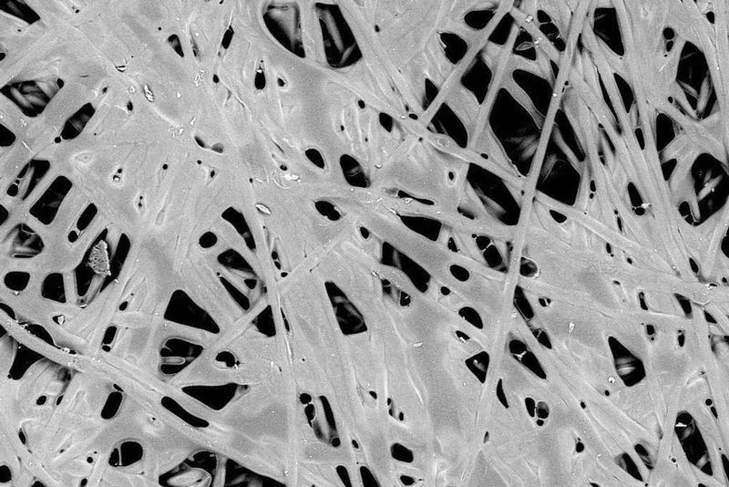 Beschichtetes Filtermaterial vor einem definierten Alterungsprozess. (UFI)