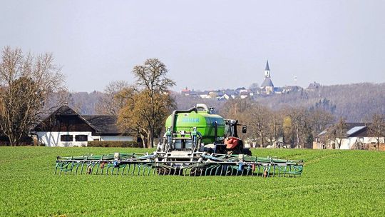 Viele Landwirte suchen nach Alternative für chemische Dünger (Symbolbild). Viele Landwirte suchen nach Alternative für chemische Dünger (Symbolbild).