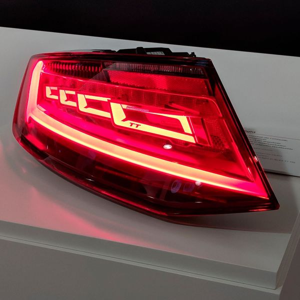 Platz 7: Seit 111 Jahren entwickelt Osram mit Licht die Zukunf – Zu seinem 111. Geburtstag hat sich Osram selbst beschenkt und seine Geschichte in einem Historienraum aufbereitet. Doch im Blick hat das Unternehmen immer die Zukunft und die Faszination des Lichts. (Bild: ELEKTRONIKPRAXIS)