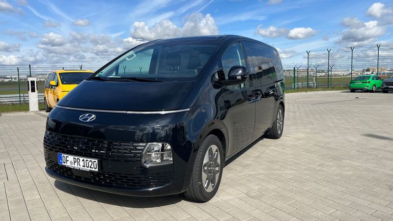 Hyundai erwartet, dass 42 Prozent der Fahrzeuge an Flotten gehen und 58 Prozent an Privatkunden. Die Hälfte der Auslieferungen soll auf den Neunsitzer zurückgehen. (Bild: Simon – VCG)