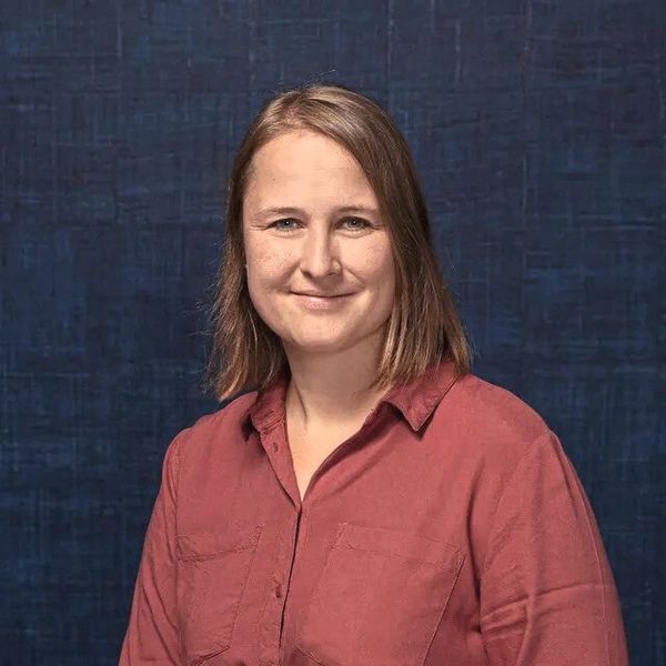 Dass es in der Lead Generierung mehr erfordert als nur den Einsatz geeigneter Kanäle, da ist sich Bettina Potsch, Teamlead Digital Product Management bei der Vogel Communications Group GmbH & Co. KG, sicher. Vielmehr müssen diese Kanäle durch Fachmedien und strategische Partnerschaften ergänzt werden. (Bild:  Stefan Bausewein)