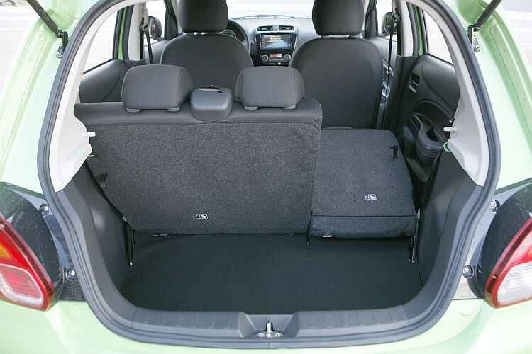 Der Kofferraum zeigt mit 235 Litern für ein 3,70-Meter-Auto beachtliche Größe. Die Ladekante liegt allerdings recht hoch. (Foto: Mitsubishi)