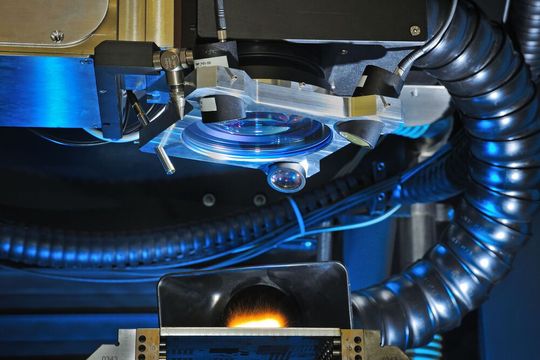 Im Rahmen des Projekts Metamorpha wird die dynamische Strahlformung bei einem Laser für industrielle Anwendungen optimiert. Dabei soll das Verfahren diese auf ein ganz neues Niveau heben.(Bild:  ILT)