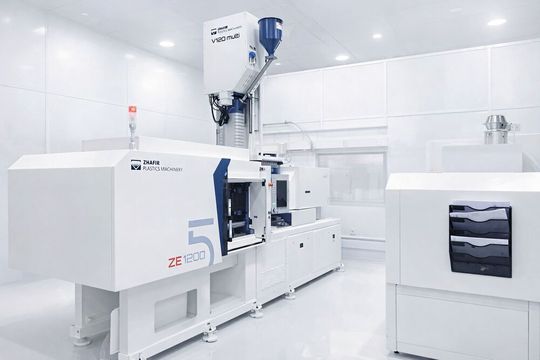 Der Zweikomponenten-Spritzguss eignet sich insbesondere für medizinische Komponenten, die unterschiedliche Materialeigenschaften in einem Bauteil erfordern.(Bild:  A. Hopf Kunststoffverarbeitung)