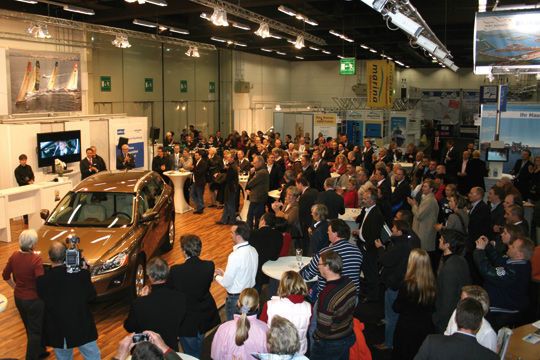 Statt klassischer Events im Autohaus zieht die Krüll-Gruppe zielgruppenspezifische Veranstaltungen vor: Ein Beispiel dafür ist die Präsentation des Volvo XC 60 anlässlich der Hamburger Bootsmesse „Hanseboot“. (Archiv: Vogel Business Media)