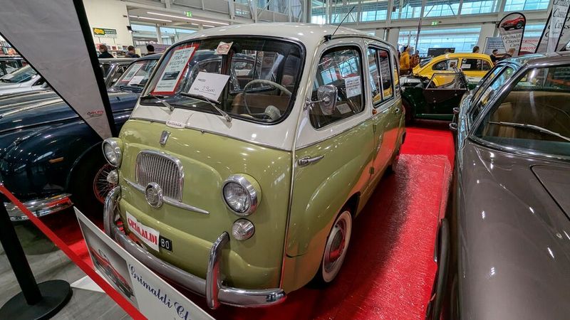 Das in den 80er-Jahren populäre Van-Konzept verkörperte die Fiat 600 D Multipla bereits gut zwei Jahrzehnte zuvor. Für 29.000 Euro konnte man Besitzer dieses Exemplars von 1964 werden. (Bild: Dominsky – VCG)