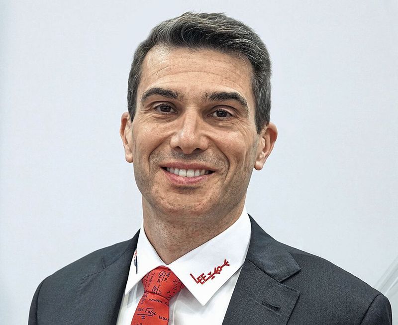 Stefano Todisco, bislang Niederlassungsleiter der italienischen Tochtergesellschaft Lee Srl., neuer Vertriebsleiter von Lee  für Europa. Todisco übernimmt die Position von Peter Roberts, der nach 29 Jahren an der Spitze des europäischen Vertriebs bei Lee in den Ruhestand eingetreten ist. 