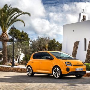 Its design is immediately reminiscent of the original Twingo, but without being too retro(Image: Renault)