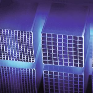 Bild 1: Aus solchen Wabenkörpern könnten Halbzeuge oder auch Crashbauteile aus dem neuen Verbundwerkstoff bestehen, bei dem Keramikstrukturen in eine Stahlmatrix homogen oder inhomogen eingebettet sind.