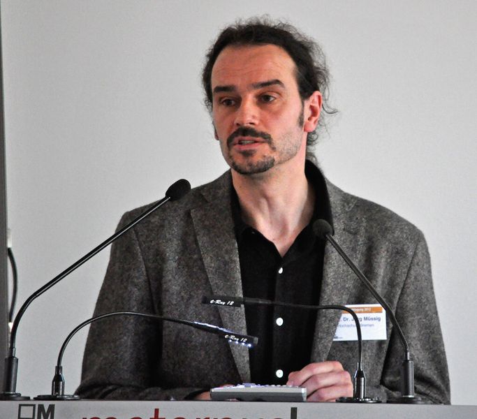 Prof. Jörg Müssig von der Hochschule Bremen erforscht die Wechselwirkungen zwischen Struktur und Eigenschaften biologischer Systeme, auch um naturfaserverstärkte Composites zu optimieren. (Isenburg)
