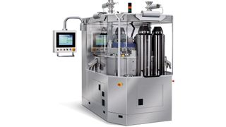 Transparente Maschinenschutztüren von Hecker, kalt-gekantet aus 12 mm dickem Makrolon (Polycarbonat). Verzugsfreie Elemente, eigensteif ohne Profilverstärkung. (Bild: Hecker)