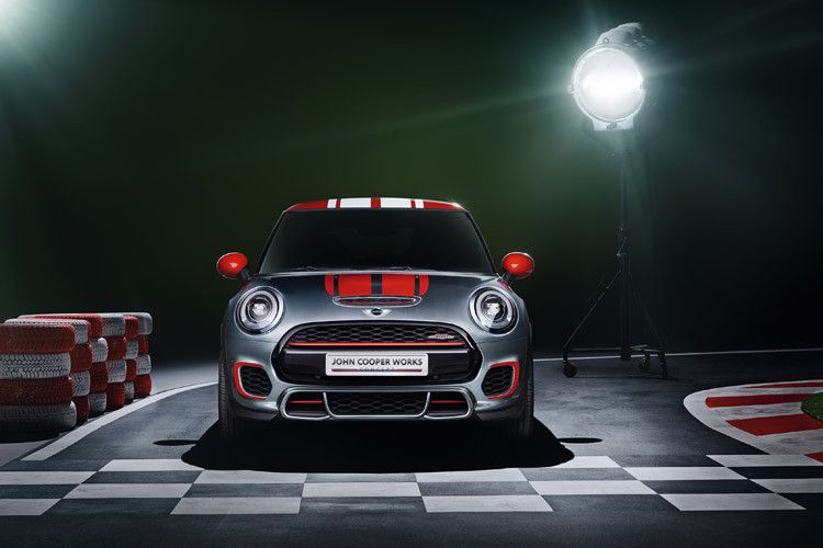 Exklusiv kommt die Lackierung „Bright Highways Grey“ zum Einsatz. (Foto: Mini)
