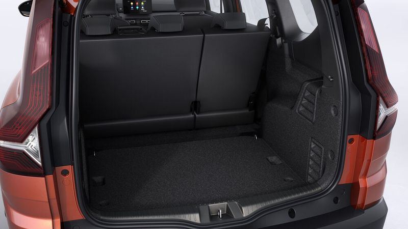 Vollbesetzt hat der Jogger noch Platz für 160 Liter - zur Not können auf dem Dach aber noch 80 Kilogramm draufgepackt werden. (Renault)