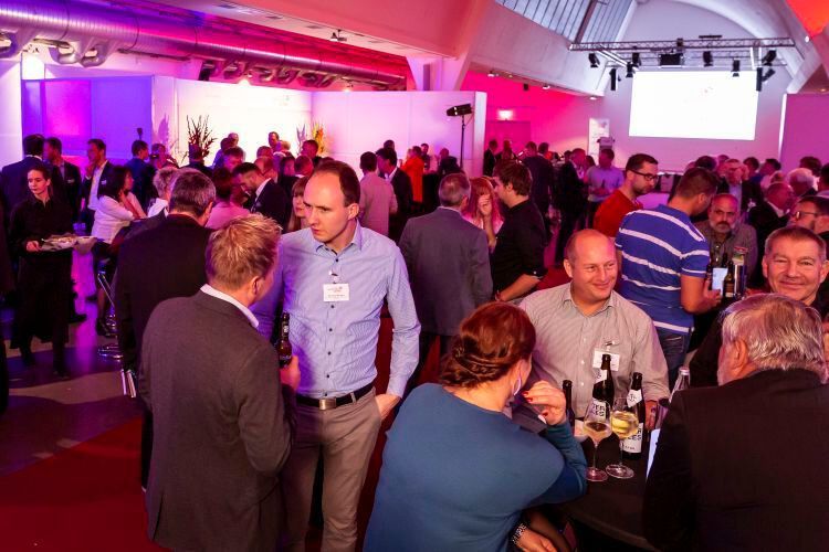 Gute Stimmung und viele gute Gespräche gab es bei der Preisverleihung.  (Stefan Bausewein)
