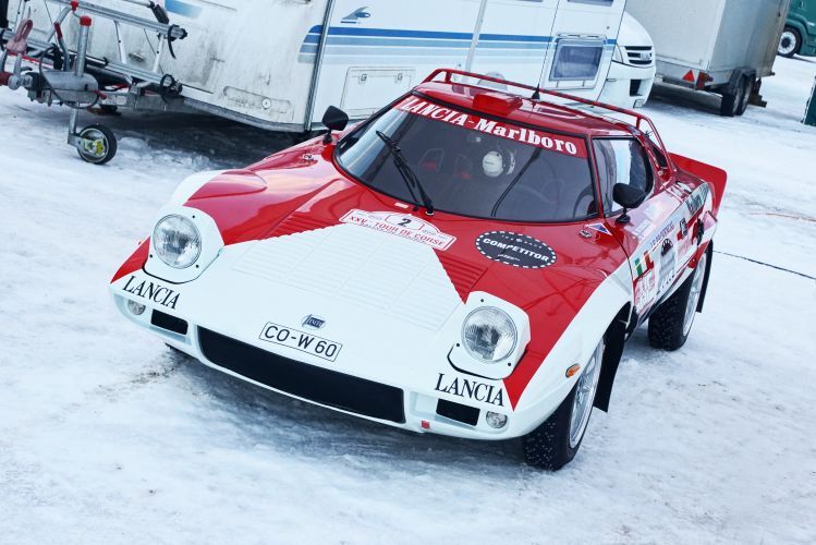 Ebenfalls eine Rallye-Ikone: Der Lancia Stratos HF war das erste ausschließlich für den Rallyeeinsatz konzipierte Fahrzeug und überaus erfolgreich. Lancia gewann mit ihm die Rallyeweltmeisterschaften 1974, 1975 und 1976. (Bild: Matthias Knödler)