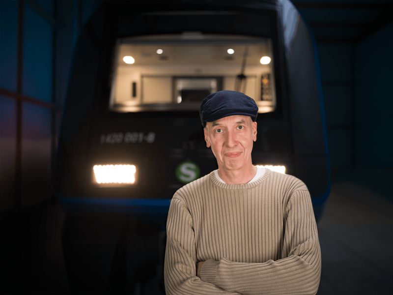 Benno Schiefer (Deutschland) erhielt den Preis für das Design der neuen Münchner S-Bahn. Es basiert auf präzisen Strömungsanalysen und Aerodynamik-Simulationen, ermöglicht erhebliche Energieeinsparungen über die gesamte Lebensdauer des Zuges und reduziert den Geräuschpegel im Fahrbetrieb. Dadurch verbindet es Ingenieurskunst und Nachhaltigkeit und verbessert das Reisen in München.   (Bild: Siemens)