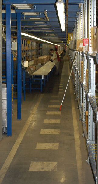 Ein guter Teil der Logistik beruht immer noch auf Handarbeit, die schnell und zuverlässig ausgeführt wird. (Archiv: Vogel Business Media)