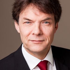 Dr. Arndt Laßmann übernimmt bei der Wuppermann AG als Chief Financial Officer die Bereiche Finanz- und Rechnungswesen, Steuern, Controlling und IT von Herrn Dr. C. L. Theodor Wuppermann.