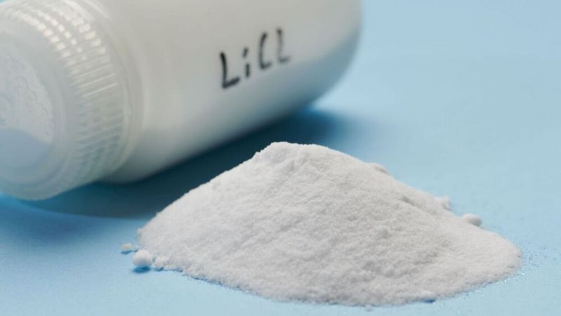 Die Preise für Lithiumsalze sind zuletzt stark gesunken. In China werden dadurch E-Autos günstiger.(Bild:  A. Bramsiepe/KIT)