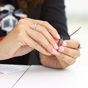 Ein spezieller Kundenwunsch: das Ritzel und den Kabelausgang auf der gleichen Seite zu haben.(Bild:  Matthias Böhm)
