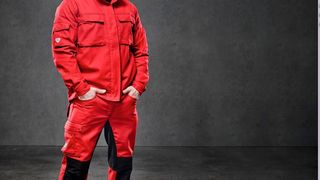 Berufskleidung als Statement – rot gilt als Signalfarbe und ist auch in der Berufsmode nicht wegzudenken. (DBL)