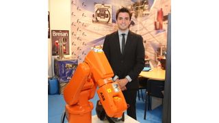 Faymasa wies mit einem ABB-Roboter auf der Cumbre darauf hin, dass man komplette Automatisierungslösungen hat. Laut Javier Pelayo Manteca, habe Faymasa auch schon entsprechende Lösungen nach Deutschland verkauft. (Bild: Schäfer)