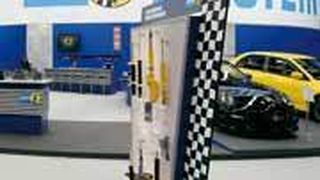 Auf einem offen gestalteten Stand präsentieren Bilstein und Kraemer & Freund Fahrzeugtechnik von der Blattfeder bis zum Luftfederbein. Fotos: Bilstein (Archiv: Vogel Business Media)