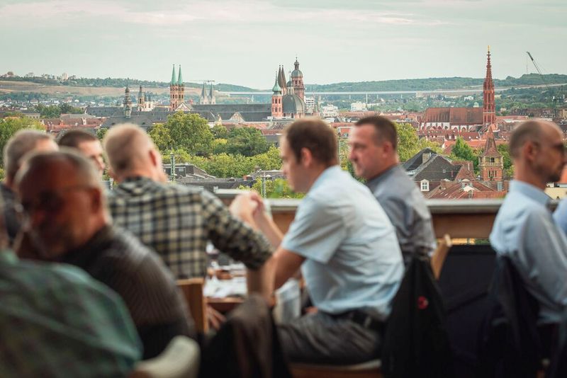 Der 20. Würzburger EMS-Tag fand am 8. September 2022 in den Mainfrankensälen Veitshöchheim statt. Am Vorabend der Veranstaltung gab es ein Networking-Dinner im Restaurant Reisers am Stein. Der 21. EMS-Tag findet am 7. September 2023 statt. Sie können sich bereits für eine Teilnahme auf der Webseite registrieren.  (Bild: Stefan Bausewein)