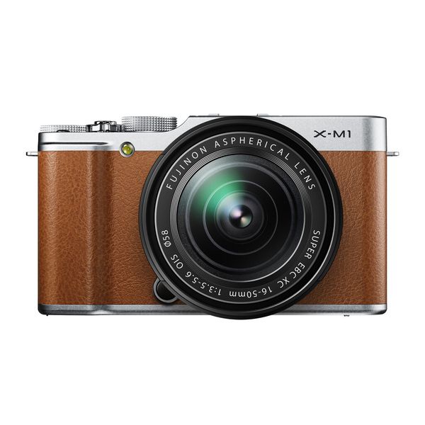 Mit griffiger Oberfläche und einhändiger Bedienung glänzt die X-M1. (Bild: Fujifilm)