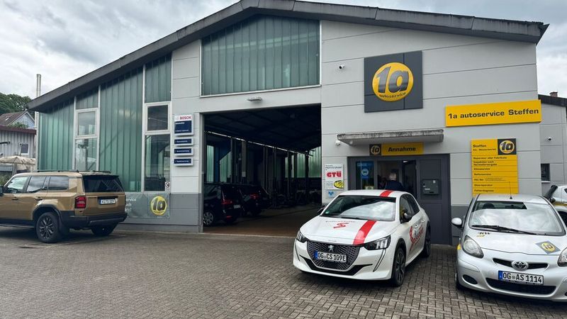 Der 1A Autoservice Steffen in Appenweier – aus einer leerstehenden Werkstatt wurde nach Brandschaden und Kernsanierung eine moderne Erfolgswerkstatt. (Bild: Schreiner – VCG)