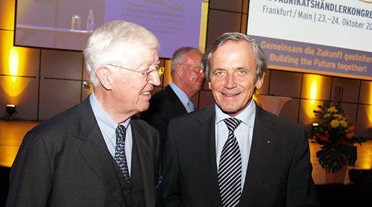 ZDK-Präsident Robert Rademacher und Subaru-Geschäftsführer Jens Becker. (Archiv: Vogel Business Media)