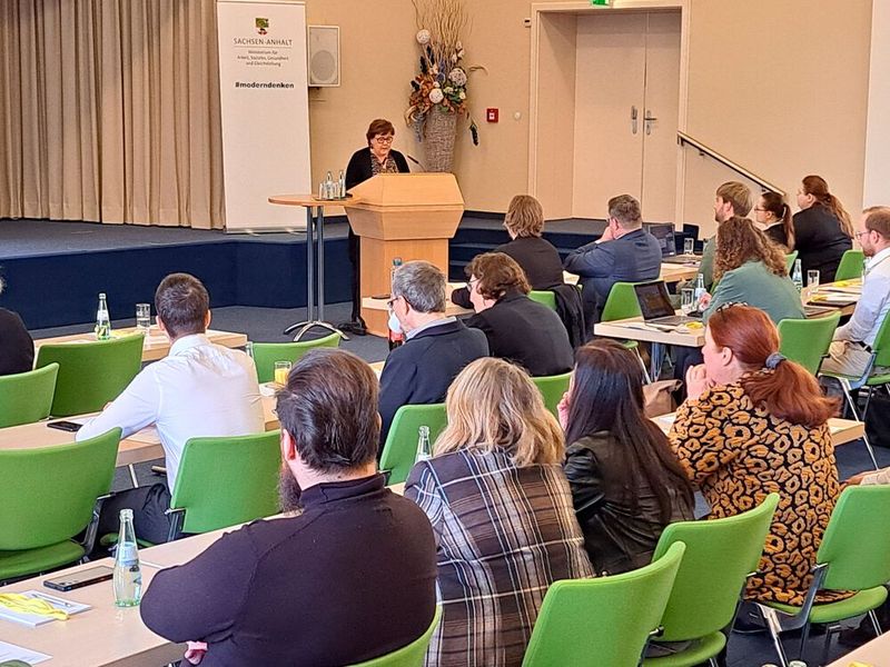 Landesgesundheitsministerin Petra Grimm-Benne zur Mittelverwendung aus dem ÖGD-Pakt: „Es freut mich, dass bereits die Hälfte der Digialisierungsmittel verausgabt und erste Meilensteine umgesetzt wurden.