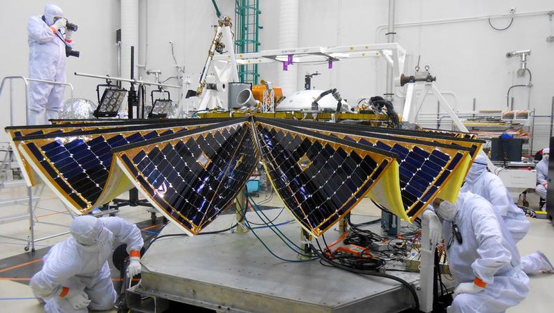 Die Solarpanel des InSight-Lander werden getestet. (Bild: NASA)