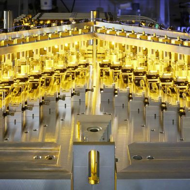 Fraunhofer ILT in Aachen is developing a highly complex laser-optical system for a quantum computer currently under development at the 5th Institute of Physics at the University of Stuttgart. (Source: Fraunhofer ILT)