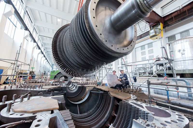 Ein seltener Anblick: Eine Turbine von innen sehen die Kraftwerks-Spezialisten von ThyssenKrupp Steel Europe auch nicht alle Tage. (Bild: Thyssenkrupp Steel Europe)